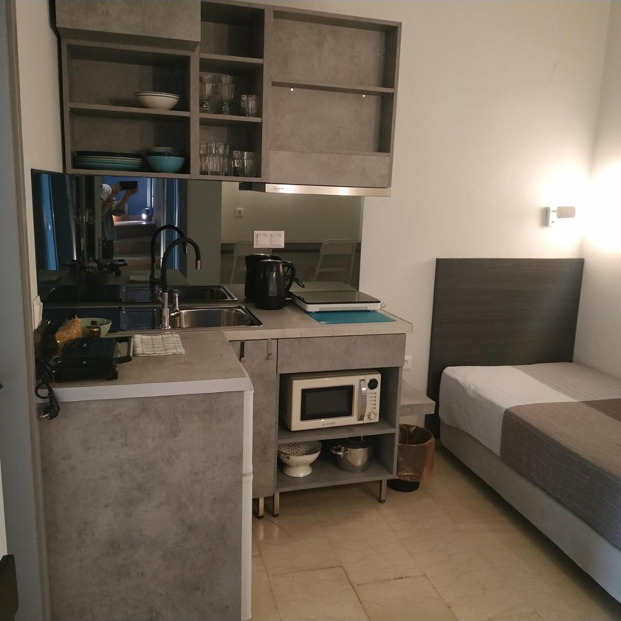 LOC HOSPITALITY Urban Suites Corfu  Bagian luar foto